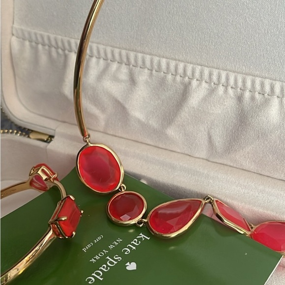 Gorgeous glass crystal Kate Spade set.🌸🌺🍄🍄 - Picture 3 of 3